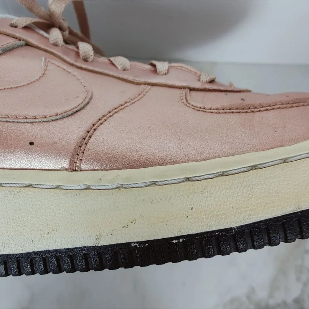 Nike Girls' Air Force 1 SE GS Metallic Rose Gold Sneakers Tennis Shoes, 7Y